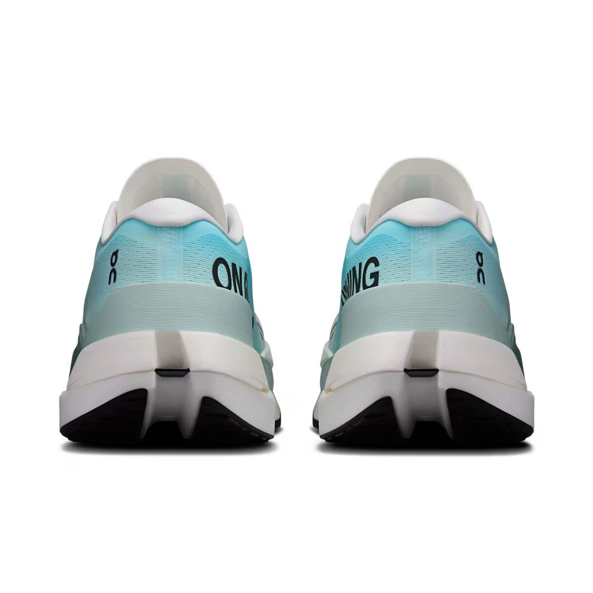 zapatilla-on-cloudboom-max-white-flurry-4