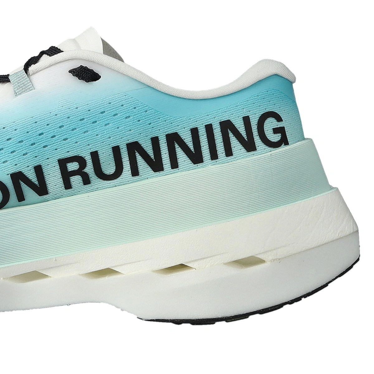 zapatilla-on-cloudboom-max-white-flurry-8