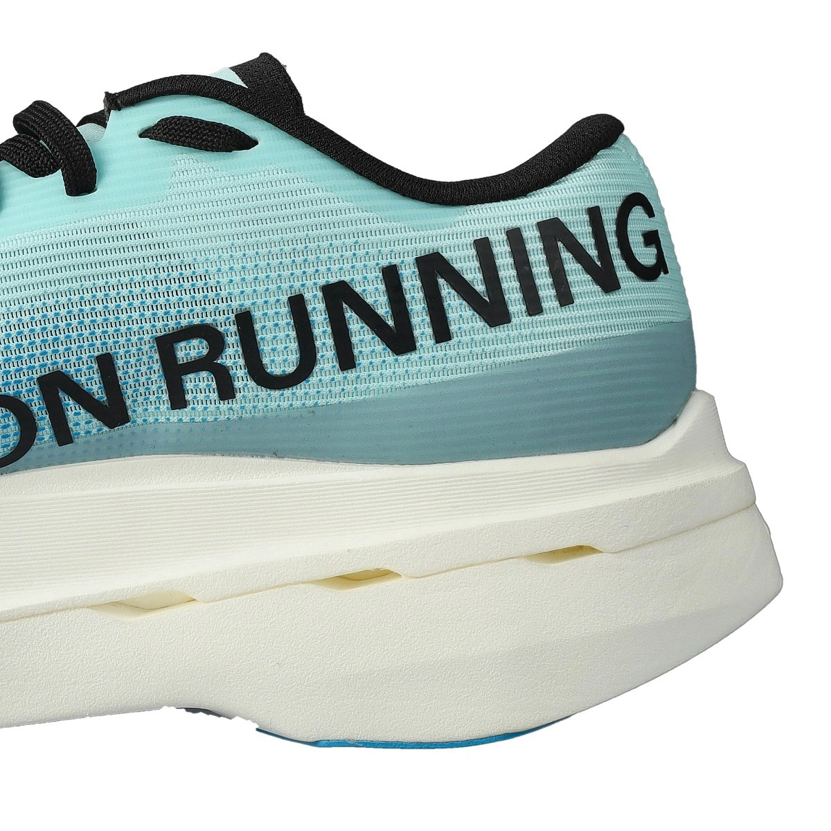zapatilla-on-cloudboom-volt-1-m-celeste-isle-8