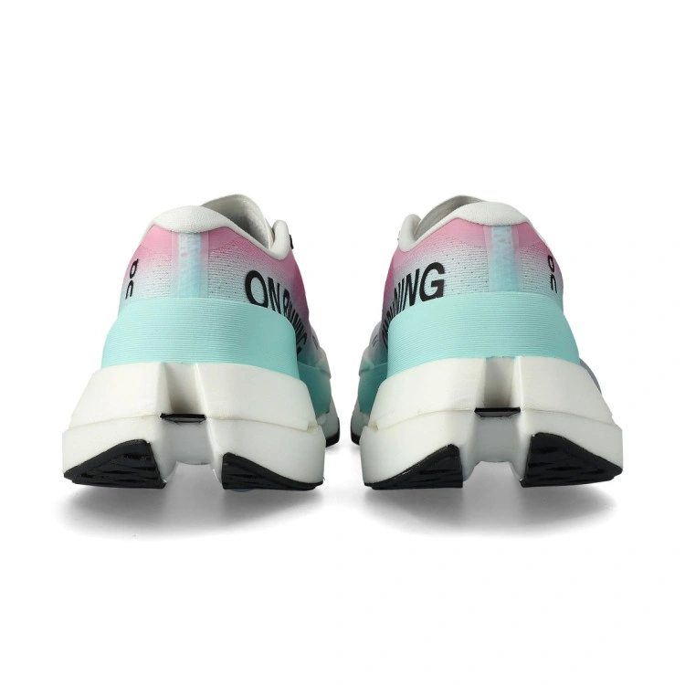 zapatilla-on-cloudboom-max-mujer-white-celeste-4