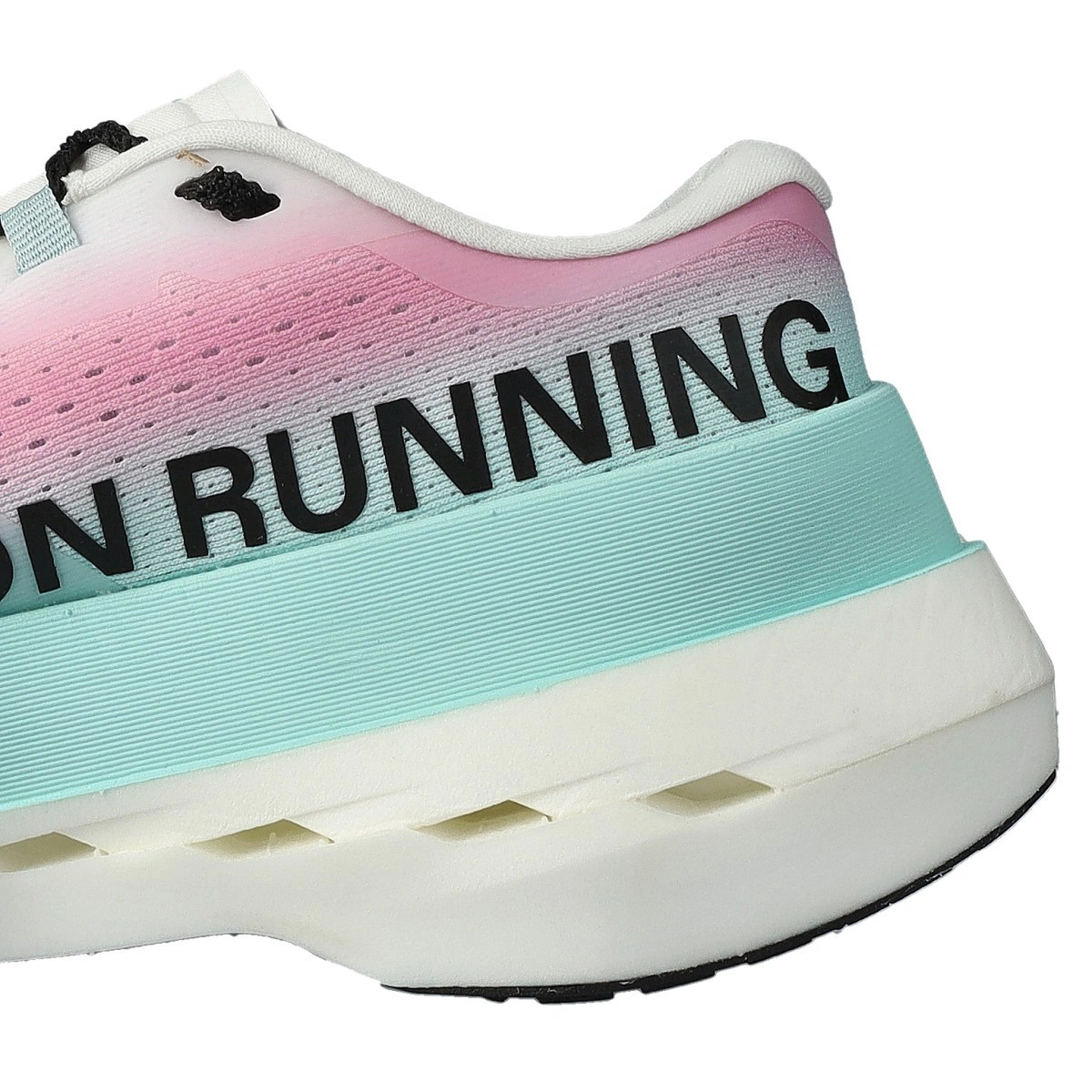 zapatilla-on-cloudboom-max-mujer-white-celeste-8