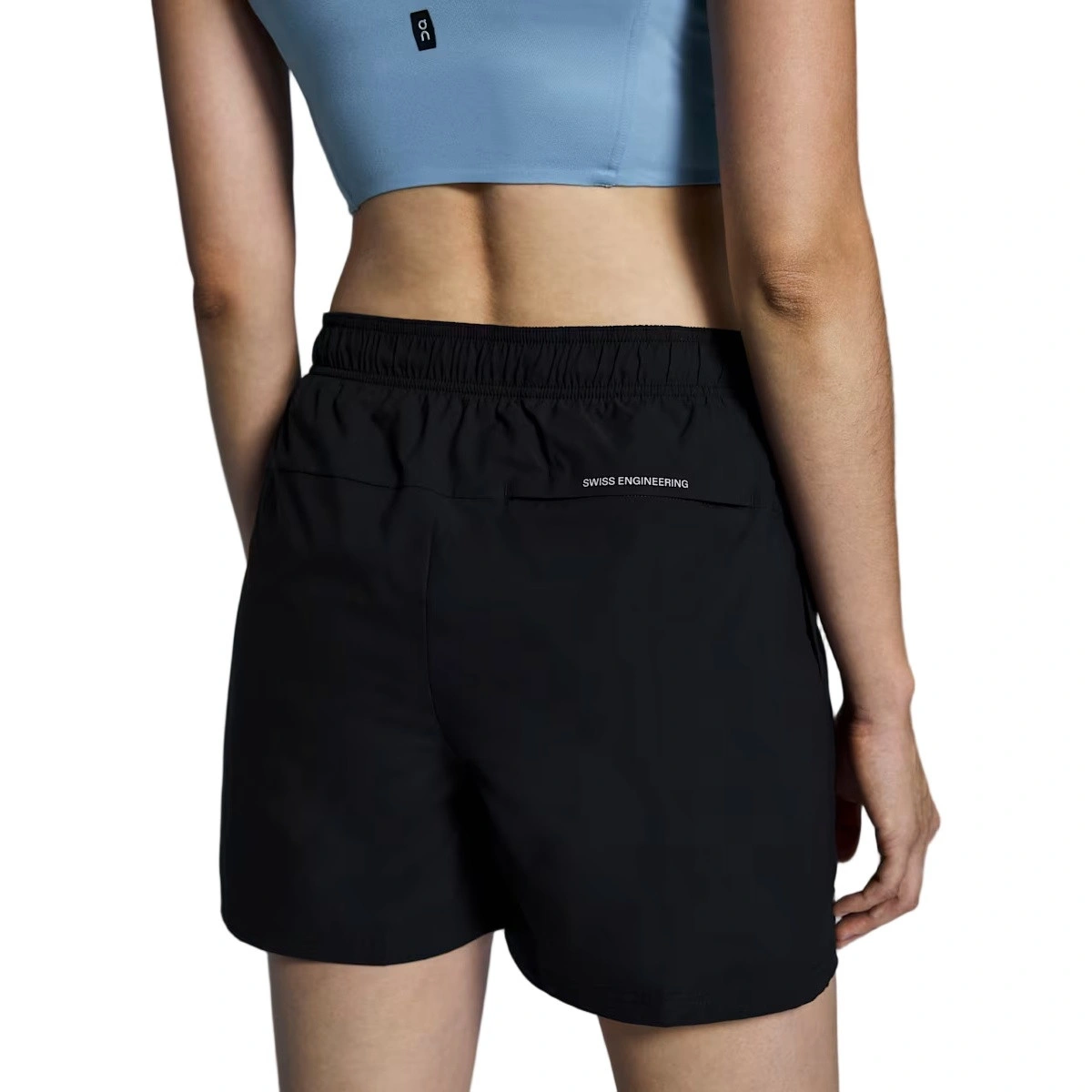 pantalon-corto-on-mujer-5-core-shorts-1-black-1