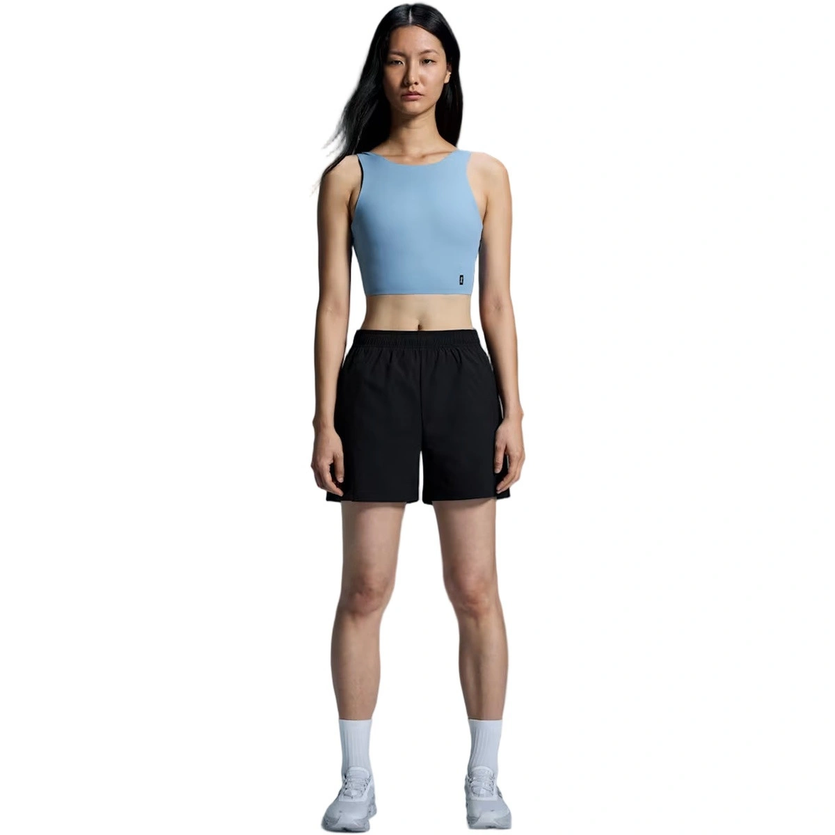 pantalon-corto-on-mujer-5-core-shorts-1-black-3