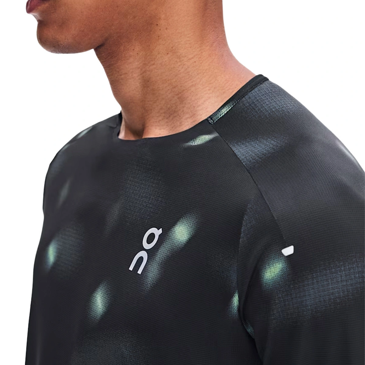 malla-larga-on-performance-long-t-lumos-black-2