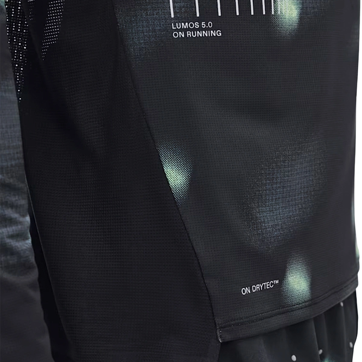 malla-larga-on-performance-long-t-lumos-black-3