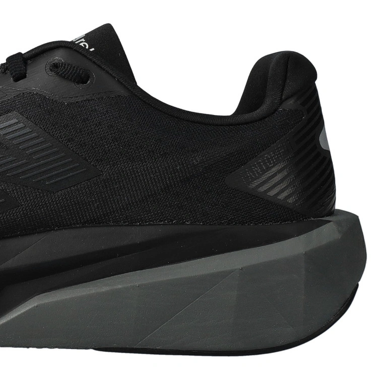 zapatilla-new-balance-fuelcell-rebel-v5-black-8