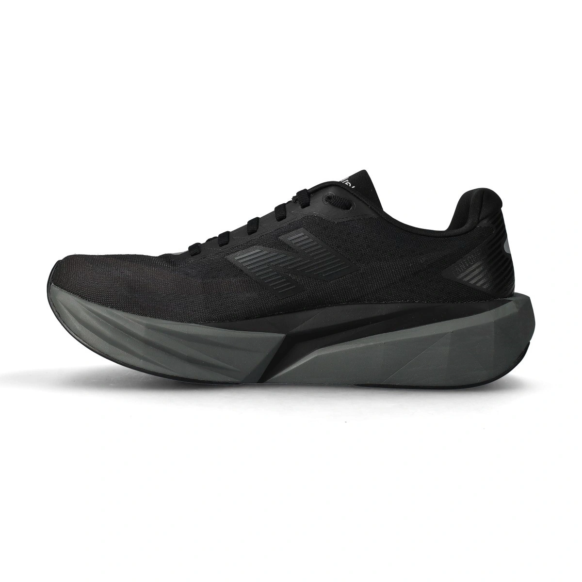zapatilla-new-balance-fuelcell-rebel-v5-black-2