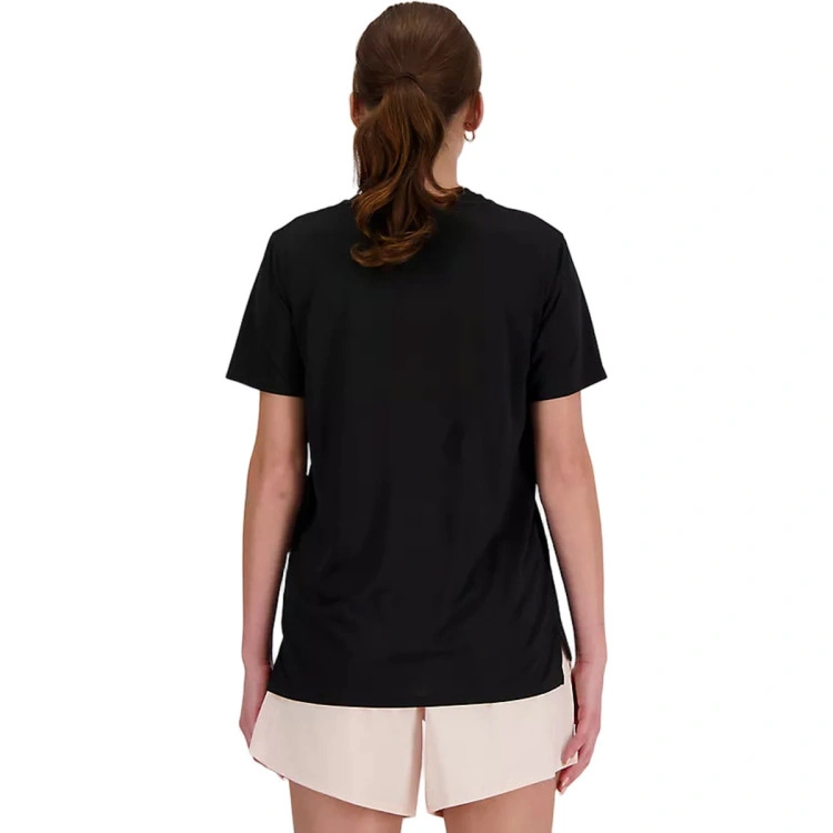 camiseta-new-balance-sport-essential-t-shirt-mujer-black-1
