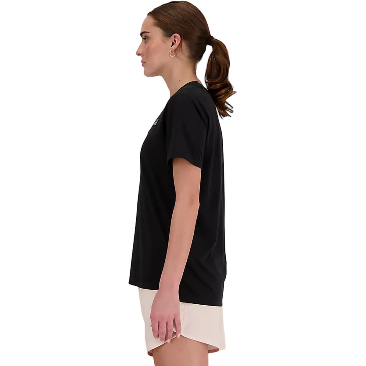 camiseta-new-balance-sport-essential-t-shirt-mujer-black-2