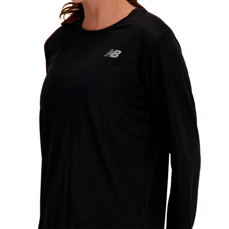 camiseta-new-balance-sport-essential-long-sleeve-mujer-black-2