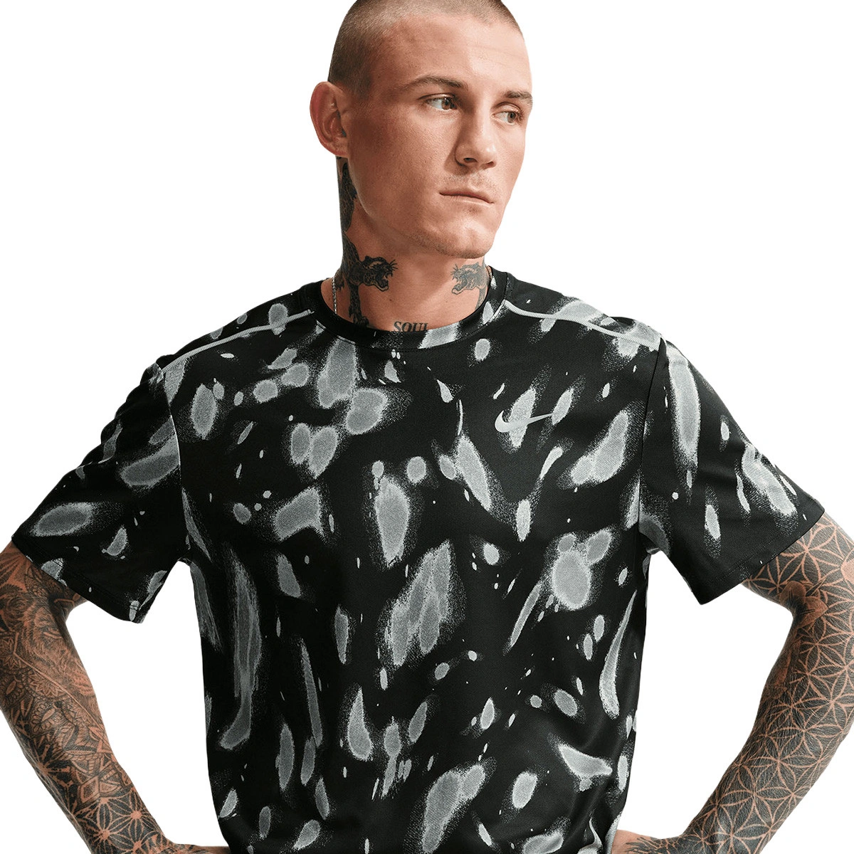 camiseta-nike-nike-miler-black-reflective-silv-4